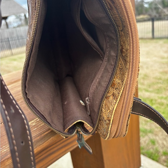 GUC! Relic Vintage Paisley Leather Gold Crossbody Bag - Picture 6 of 14